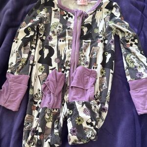 Lily in the Alley “Beetlejuice” Convertible 6-12 Months GUC